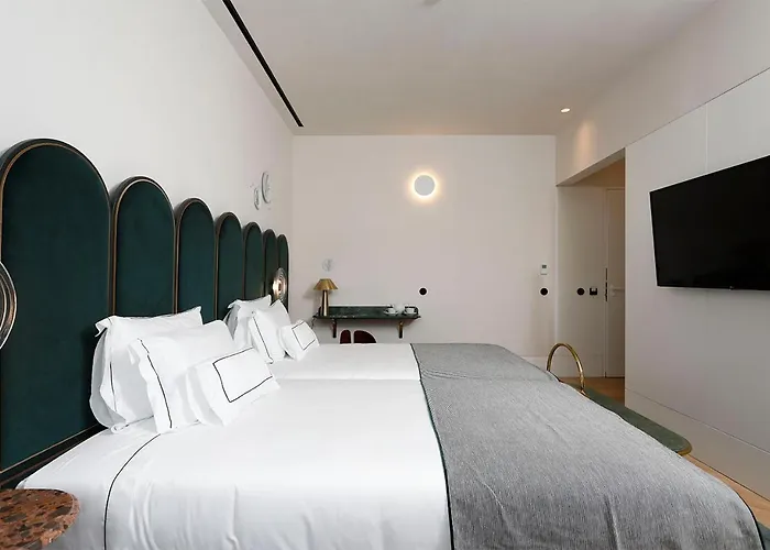 Отель Montebelo Vista Alegre Chiado 5*