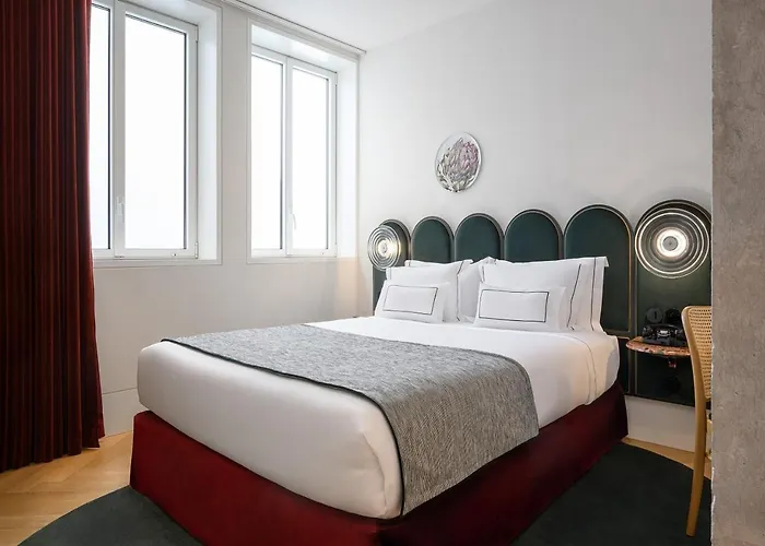 Отель Montebelo Vista Alegre Chiado 5*